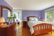 紫色调的房间
